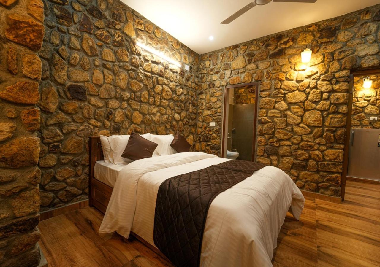 Tiyans Stone Castle Private Tea Villa Vagamon By Voye Homes Dış mekan fotoğraf