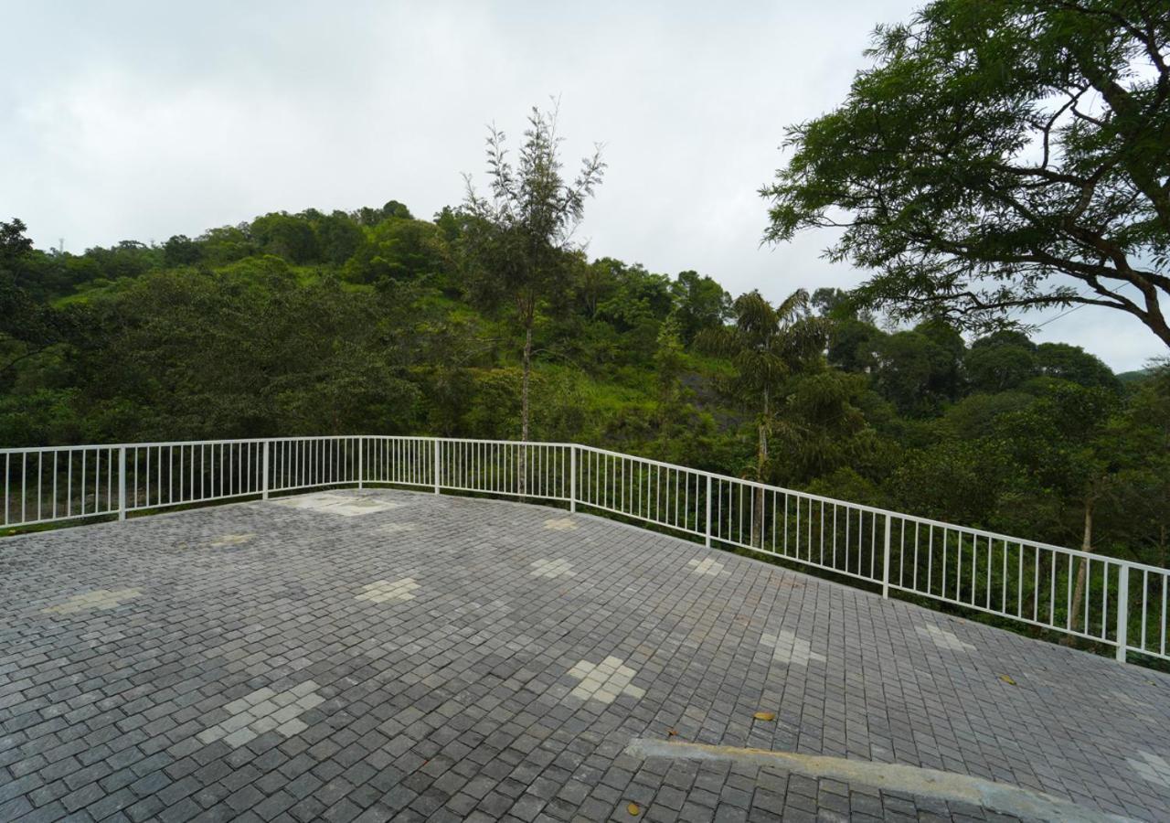 Tiyans Stone Castle Private Tea Villa Vagamon By Voye Homes Dış mekan fotoğraf
