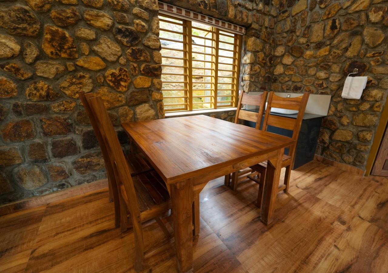 Tiyans Stone Castle Private Tea Villa Vagamon By Voye Homes Dış mekan fotoğraf